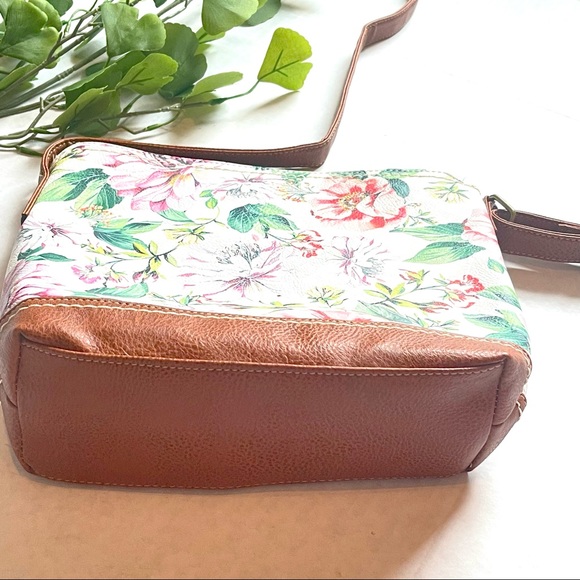 SOLD - Crossbody Purse | B.O.C. Born Concepts - Picture 5 of 8